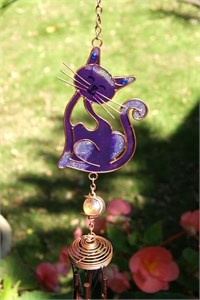 Carillon &#233;olien avec un chat violet