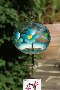 Furin avec des fleurs bleues