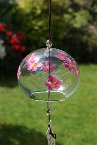 Furin avec des fleurs de cerisiers