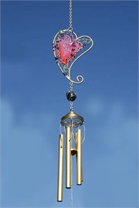Carillon &#233;olien avec un cœur rose