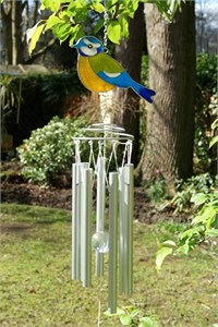 Carillon éolien avec mésange bleue