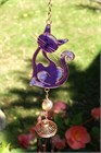 Carillon &#233;olien avec un chat violet