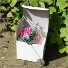 Furin avec des hortensias roses